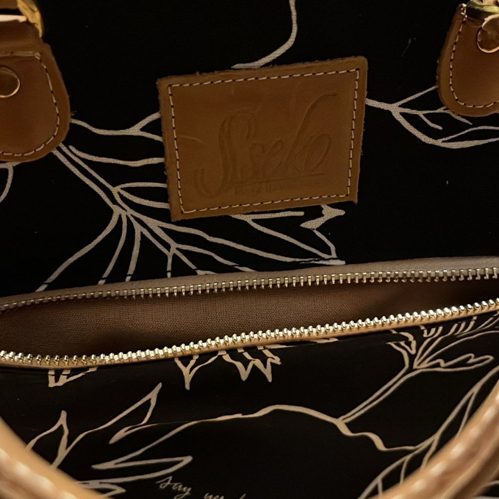 Custom Sseko Secret Garden Tote/Backpack with classic tan leather handles - Picture 5 of 6